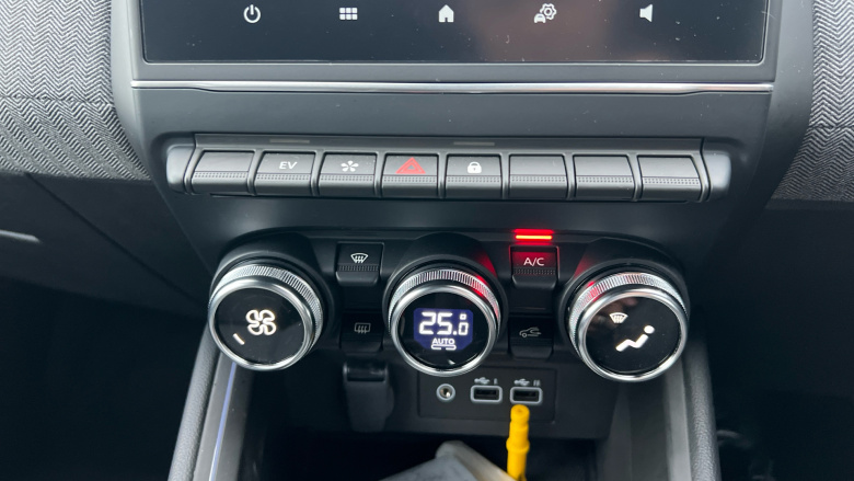 Renault Clio 1.6 E-TECH full hybrid 145 Techno 5dr Auto Hybrid Hatchback